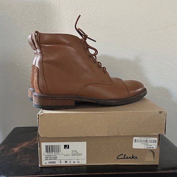 Clarks Men's Tan Leather Chukka Boots - Picture 10 of 10